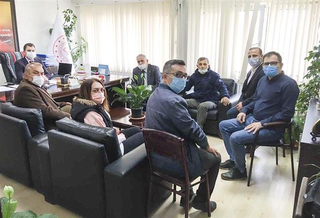 CHP Saray İlçe Teşkilatından Öğrencilere Maske ve Dezenfektan Yardımı