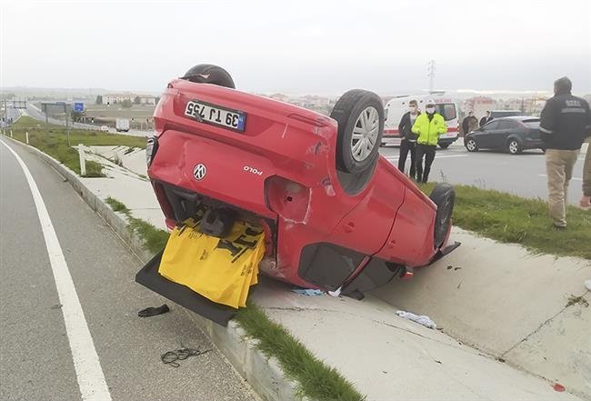 Ambulans otomobile çarptı, kaza ucuz atlatıldı