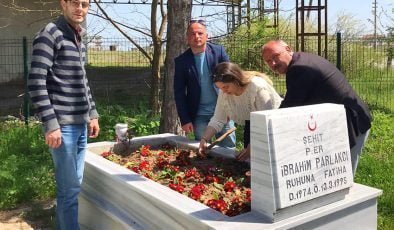 CHP’li Gençler Şehitlerimizin Kabirlerini Ziyaret Ettiler