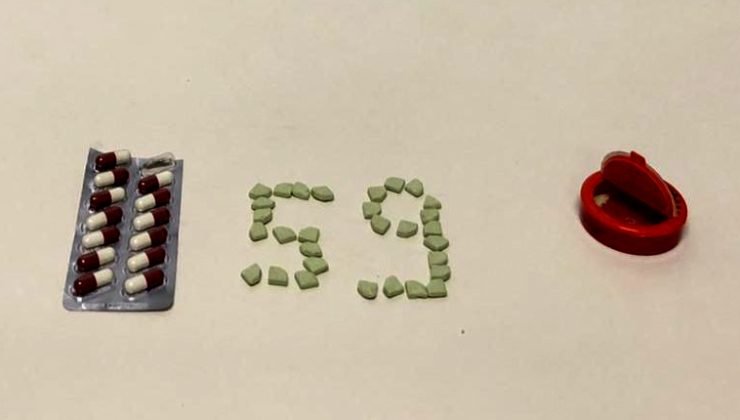 Durdurulan otomobilde uyuşturucu hap ele geçirildi