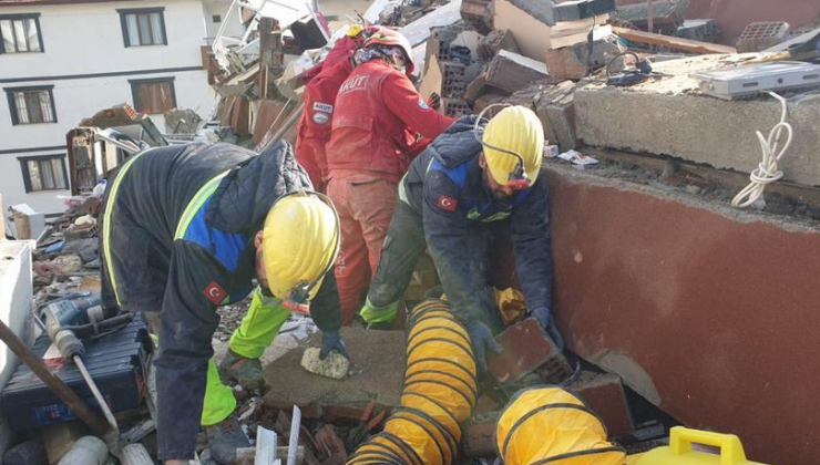 Somalı madenciler, Samandağ’da enkazdan 15 kişiyi kurtardı