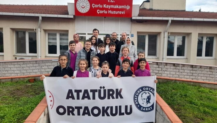Atatürk Ortaokulu öğrencileri yaşlıların gönüllerine dokundular