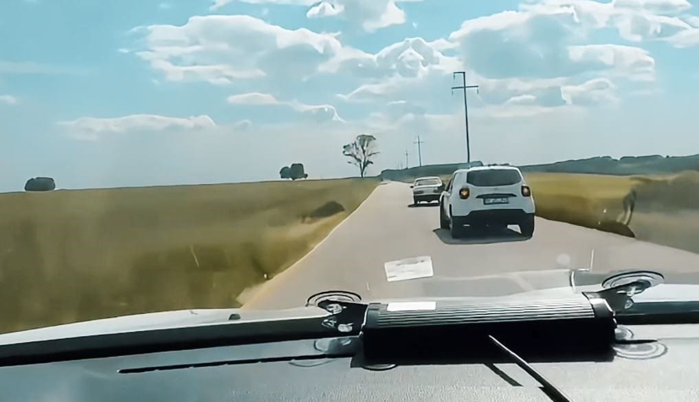 Jandarma ile hırsızın nefes kesen kovalamacası kameraya yansıdı!