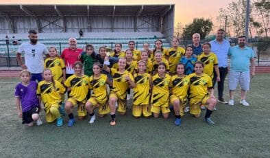 Saray’ın Kızçeleri Kupayı Kaldırdı