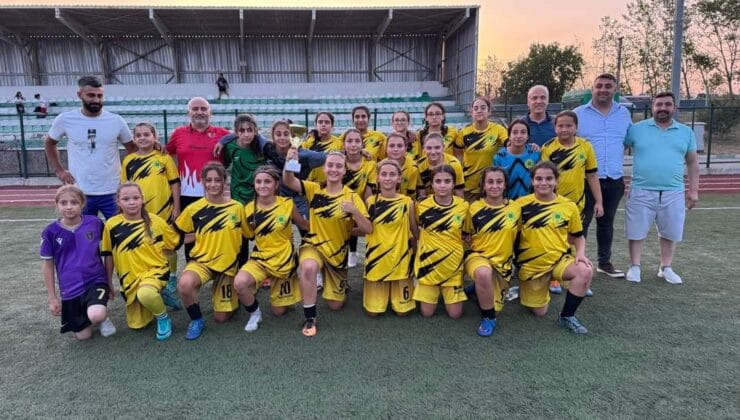 Saray’ın Kızçeleri Kupayı Kaldırdı