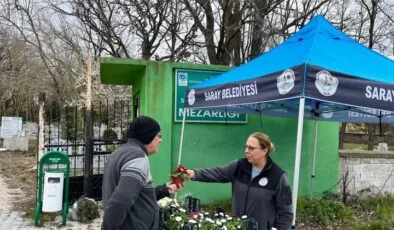 Saray Belediyesi’nden Bayram Öncesi Anlamlı Hizmet: Mezarlıklarda Ücretsiz Çiçek Dağıtımı