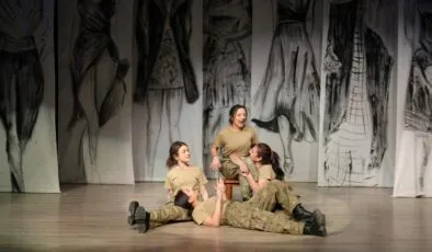 “Kadınca Kararınca” Saray Atatürk Kültür Merkezi’nde sahnelendi