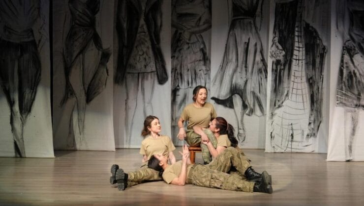 “Kadınca Kararınca” Saray Atatürk Kültür Merkezi’nde sahnelendi