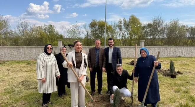 Saray’da Anlamlı Anma: Şehit Öğretmen ve Öğrenciler İçin Fidan Dikildi